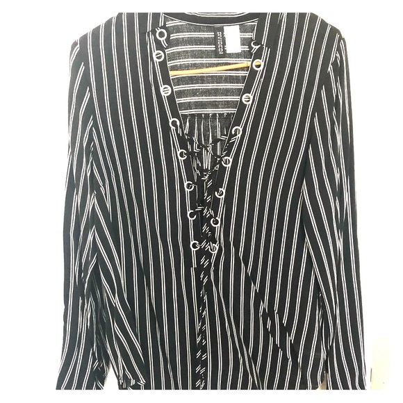 H&M black and white stripped blouse - Picture 1 of 5